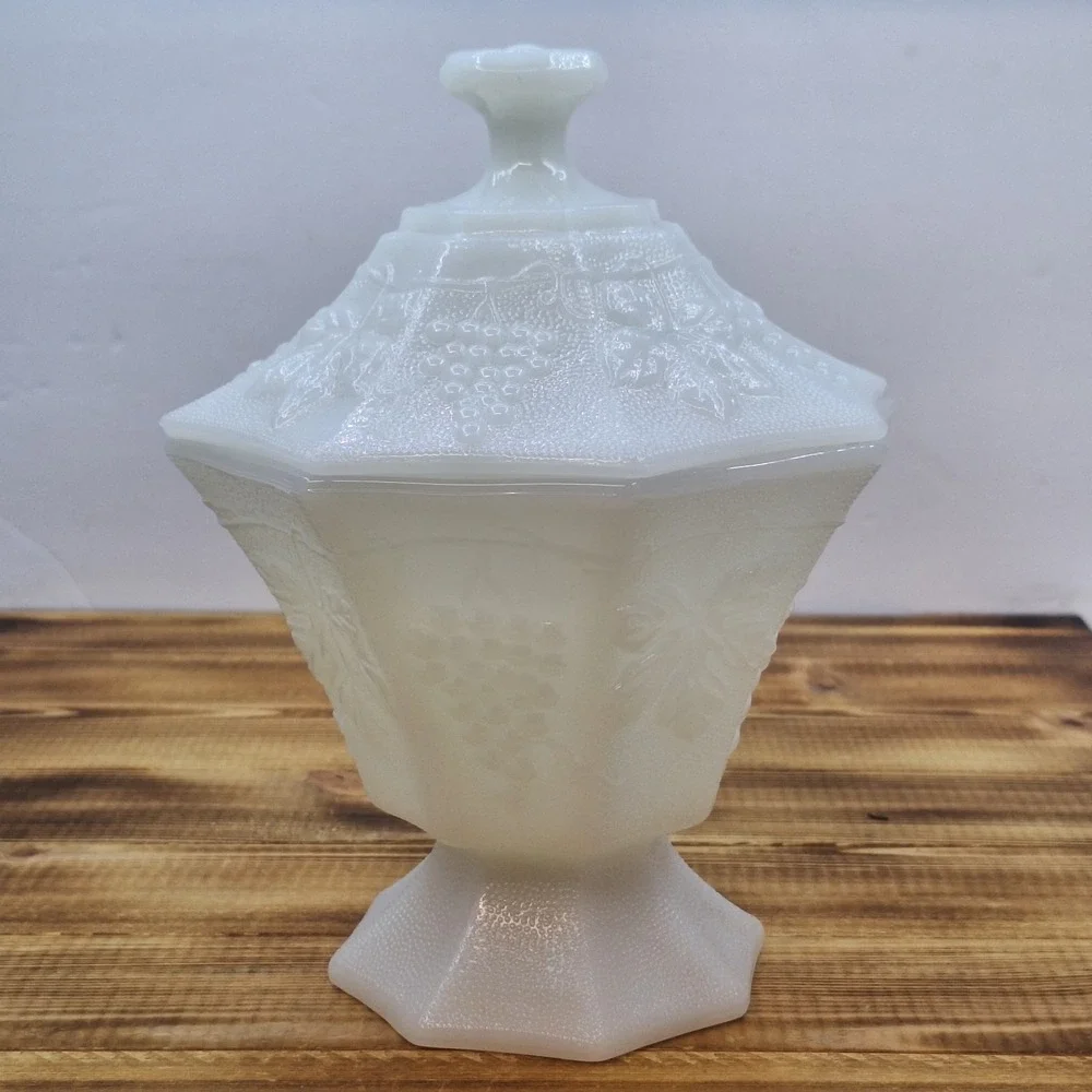 Vintage Anchor Hocking Milk Glass Candy Dish with Lid. Grape Pattern.‎